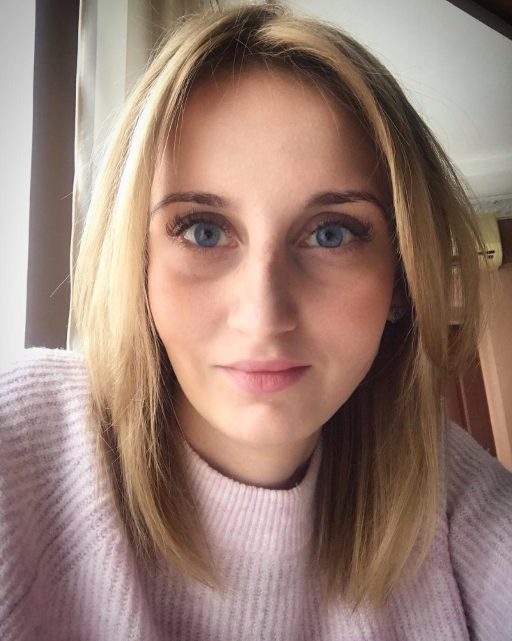 Cabelo claro para olhos azuis