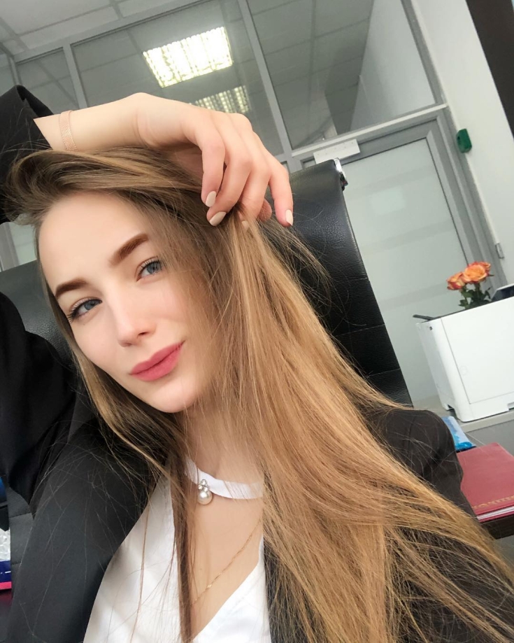 Cabelo claro para olhos azuis