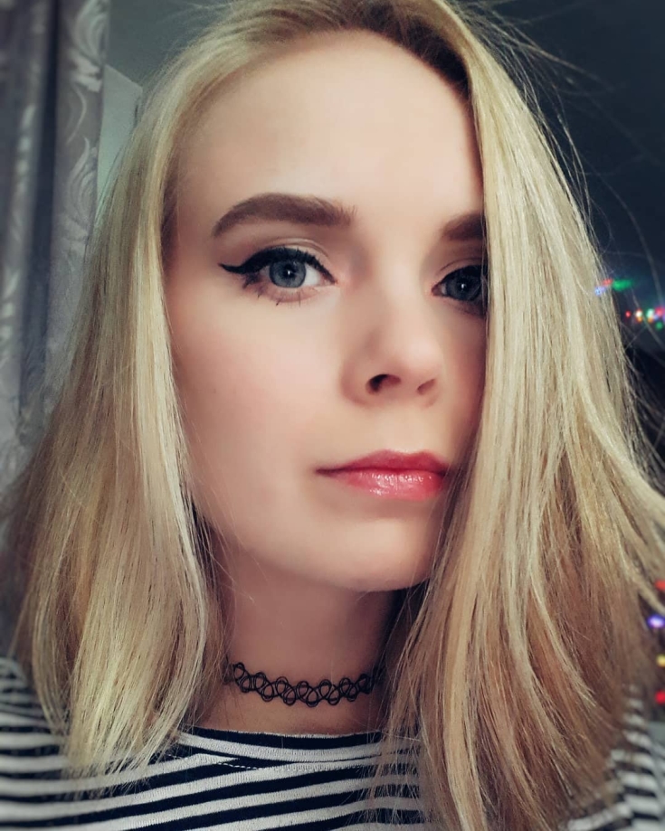 Cabelo claro para olhos azuis