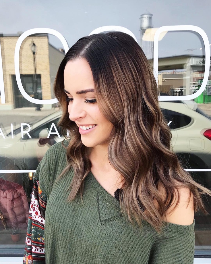 Cabelo castanho-branco