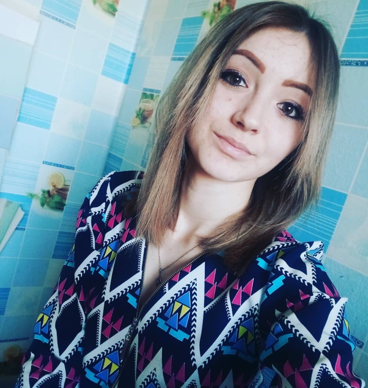 Cor do cabelo, pele pálida olhos castanhos