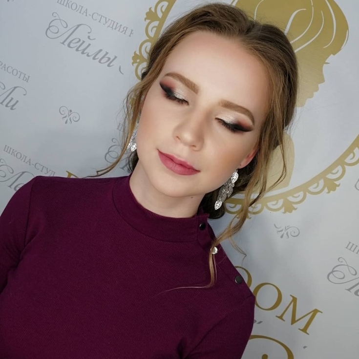 Cabelo caramelo para pele clara