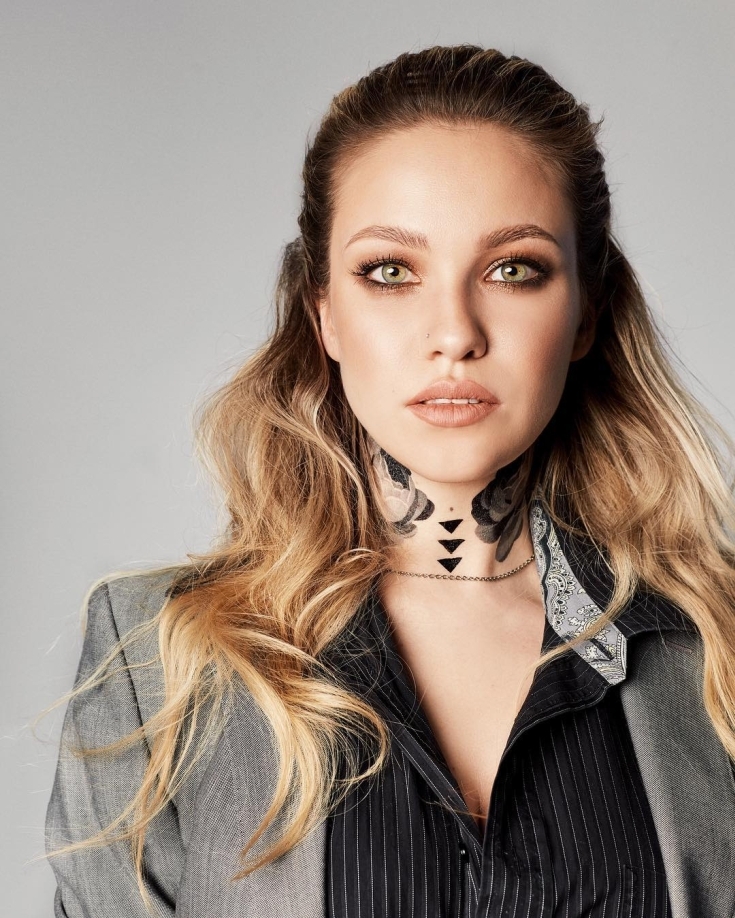 Cabelo claro para olhos verdes