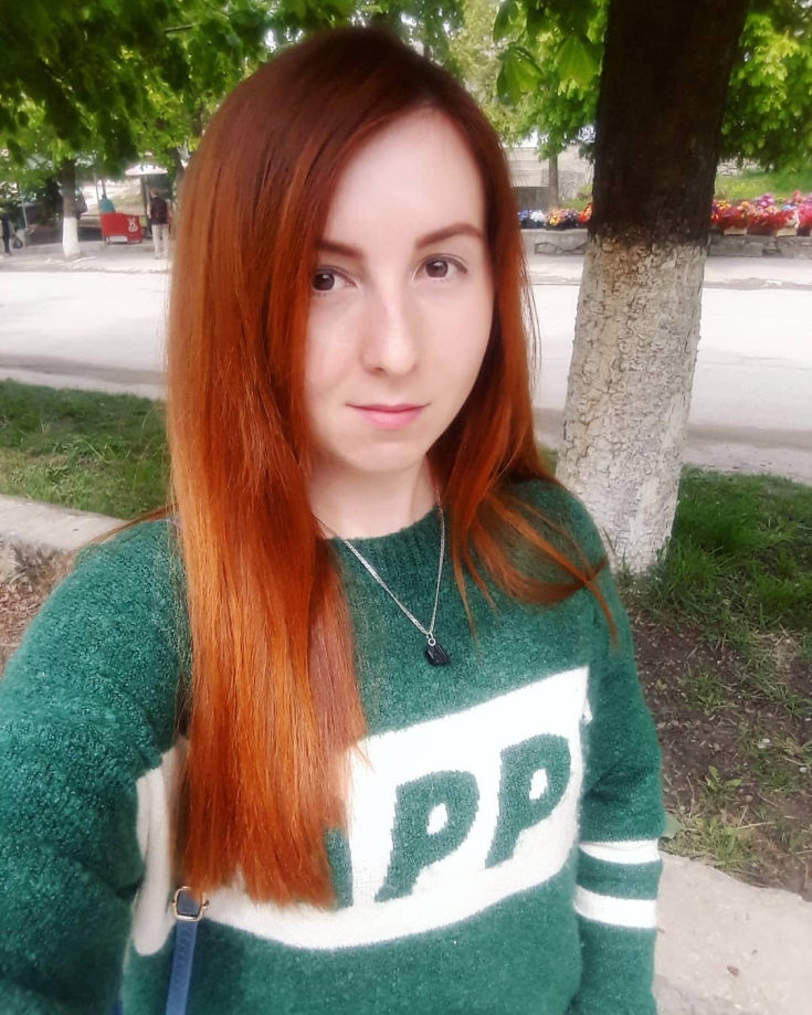 Cabelo ruivo com olhos castanhos