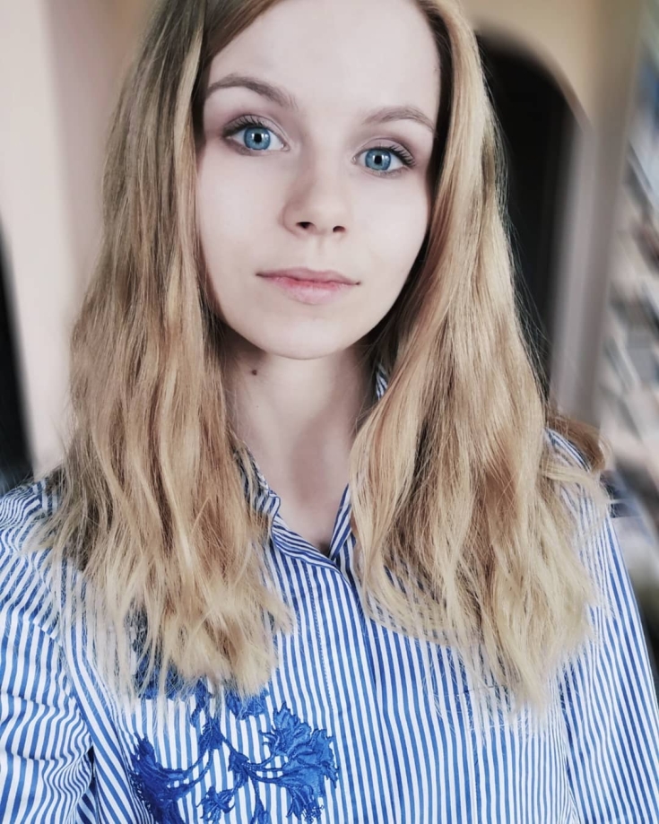 Cabelo claro para olhos azuis