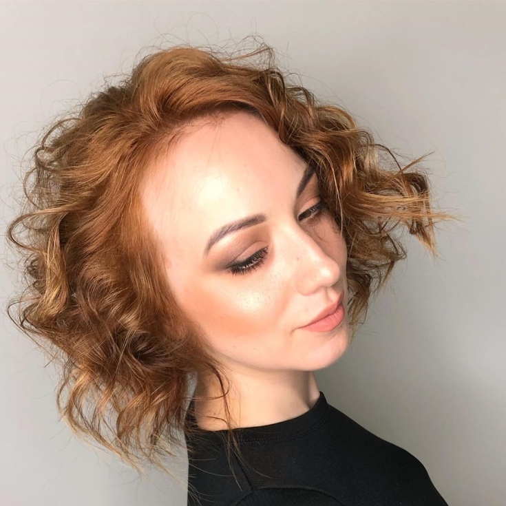 Cabelo caramelo para pele clara