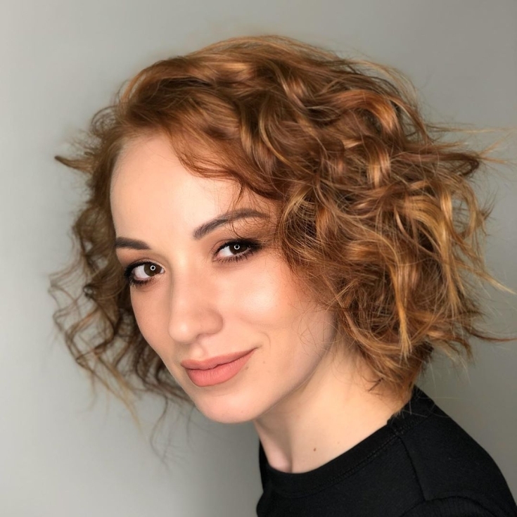 Cabelo caramelo para pele clara