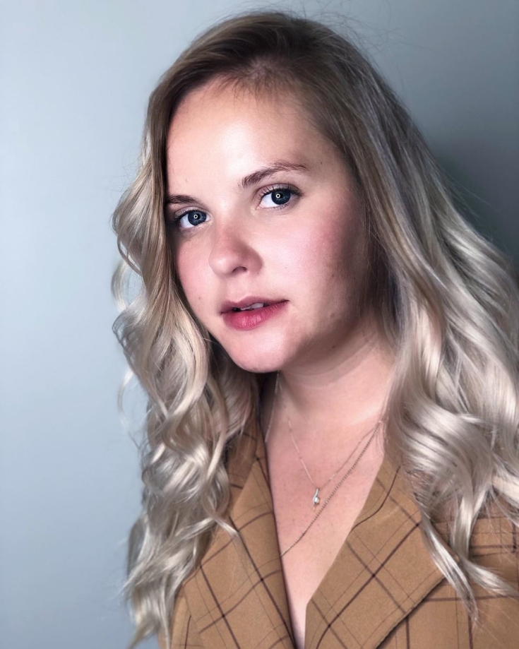 Cabelo claro para olhos azuis