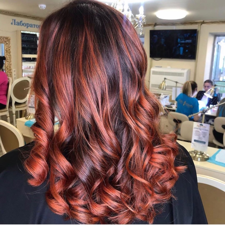 Cabelo preto e ruivo