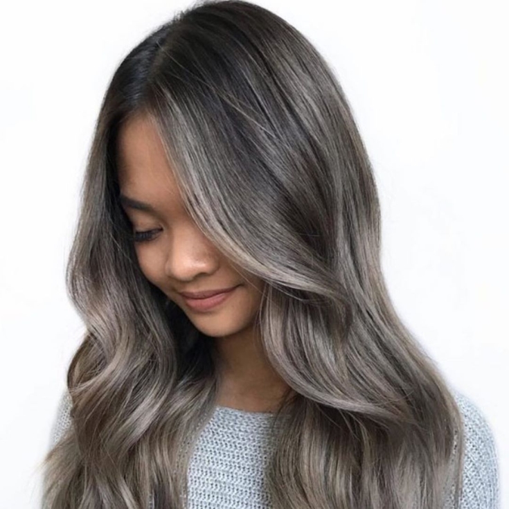 Cor do cabelo preto acinzentado
