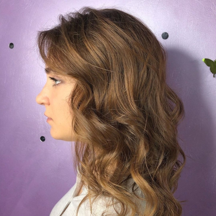 Cabelo caramelo para pele clara