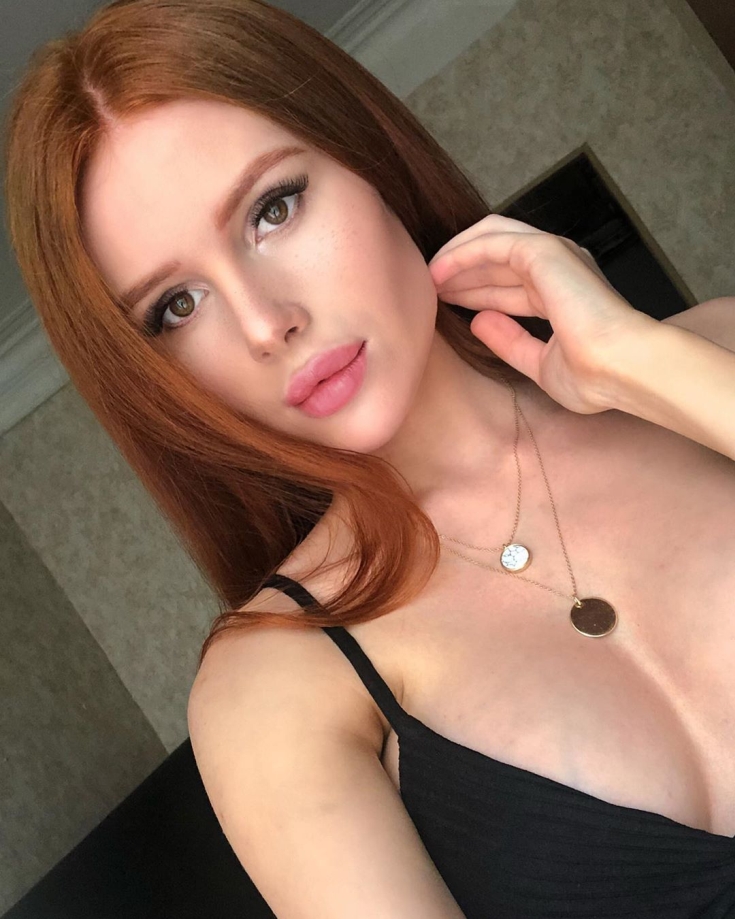 Cabelo ruivo com olhos castanhos