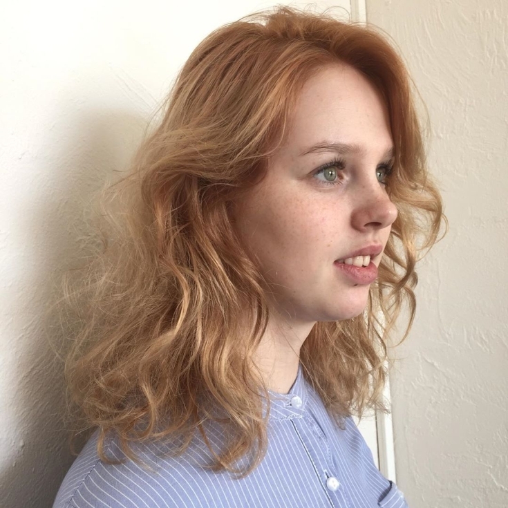 Cabelo caramelo para pele clara