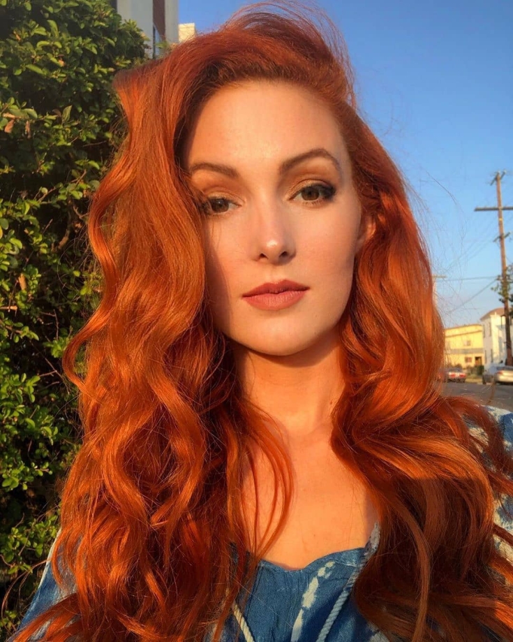 Cabelo ruivo com olhos castanhos