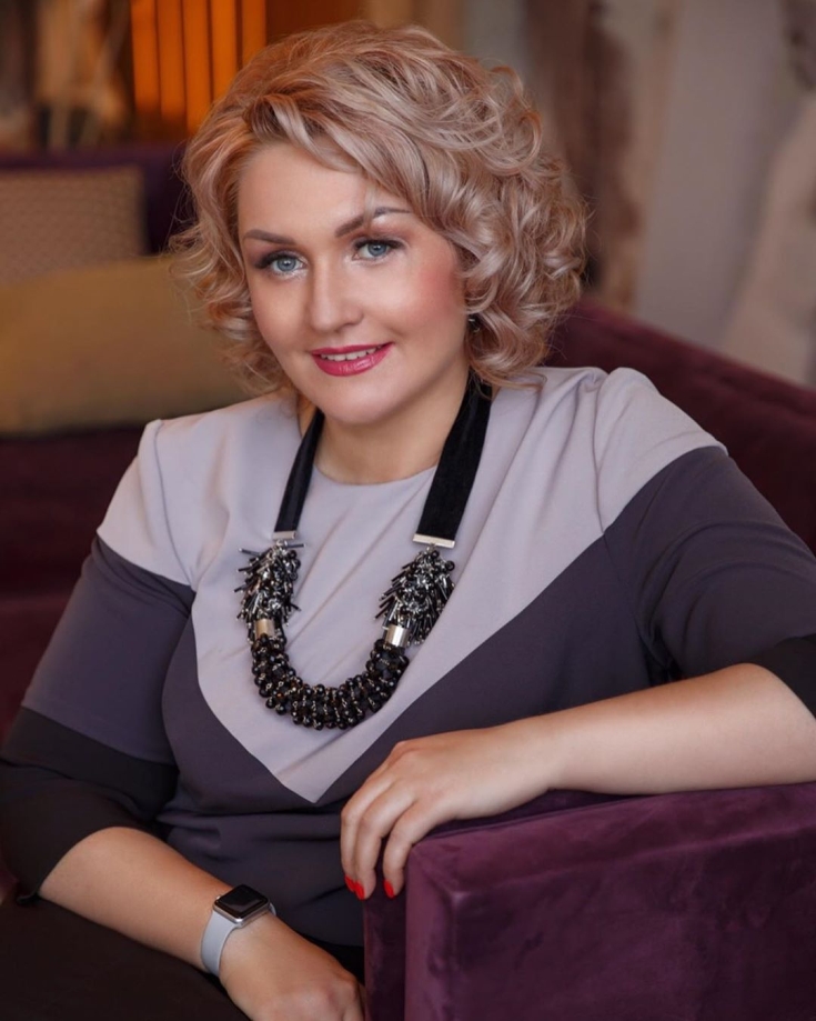 Cabelo claro para olhos azuis