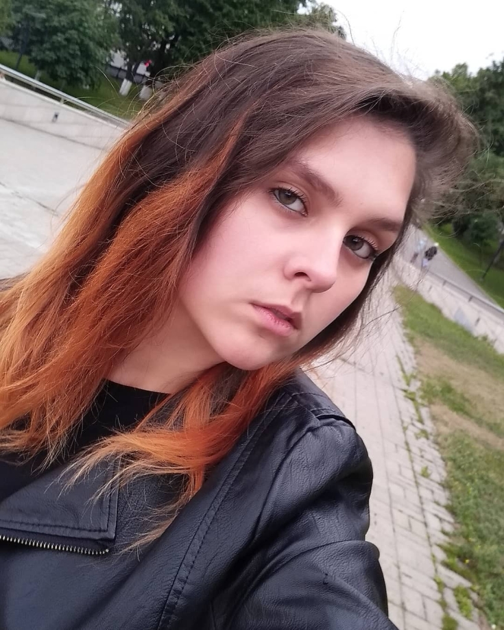 Cabelo ruivo com olhos castanhos