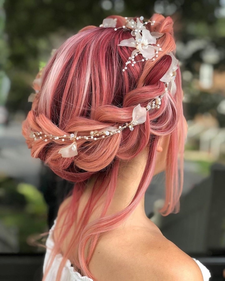 Cabelo caramelo para pele clara