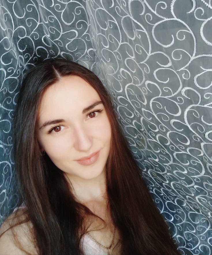 Cor do cabelo, pele pálida olhos castanhos