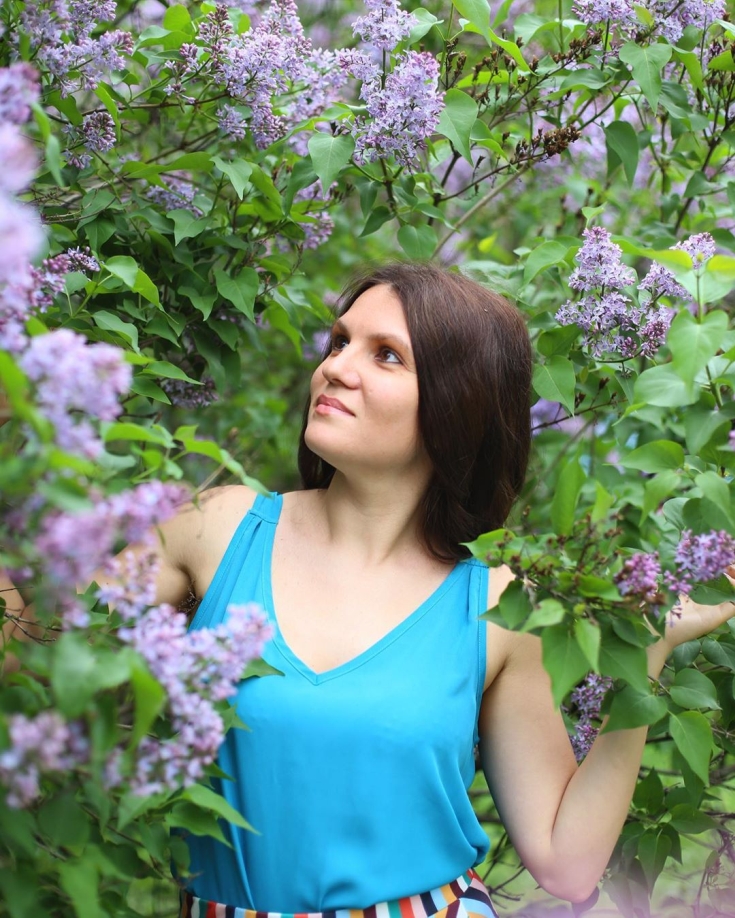Cor do cabelo, pele pálida olhos castanhos