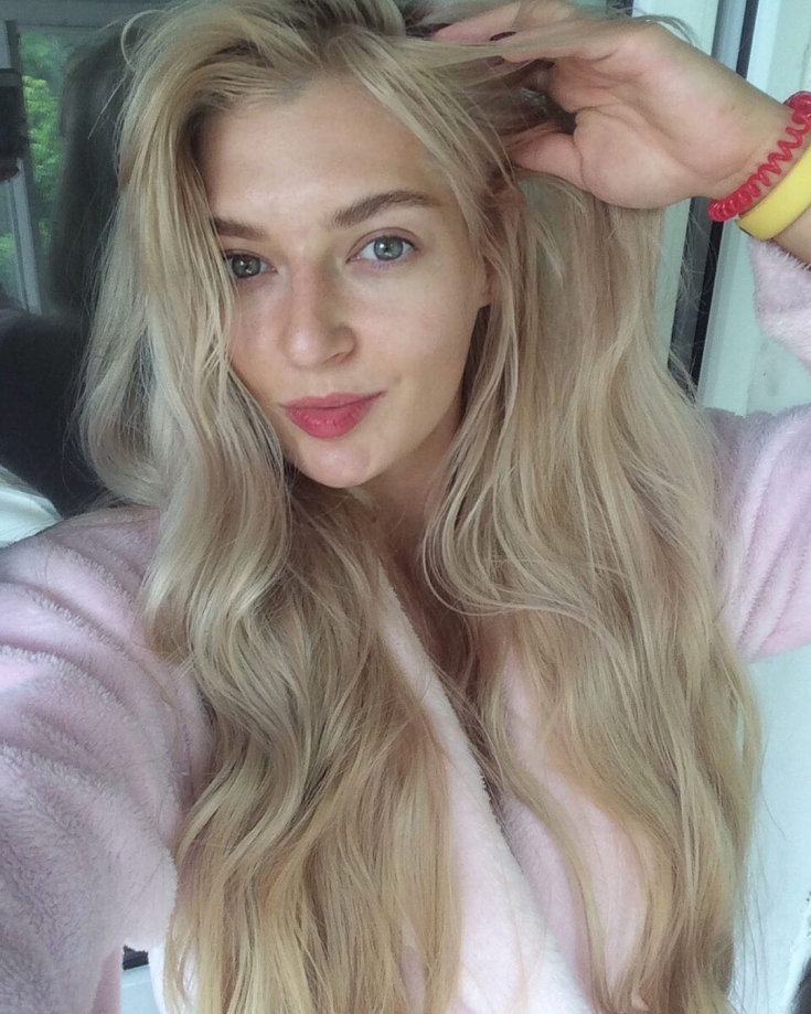 Cabelo claro para olhos azuis