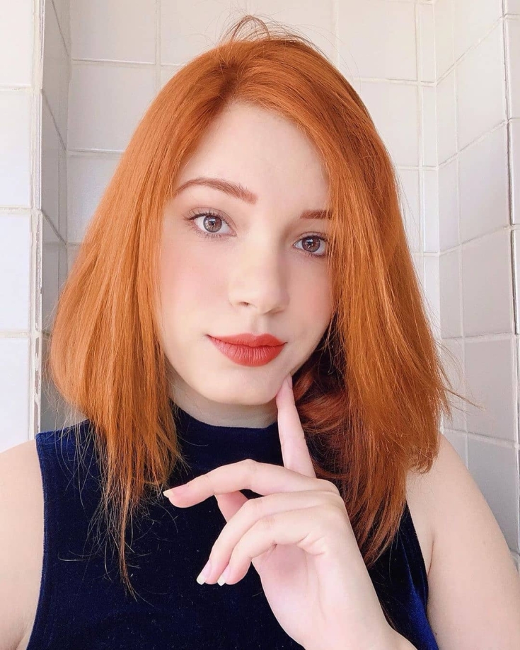 Cabelo ruivo com olhos castanhos