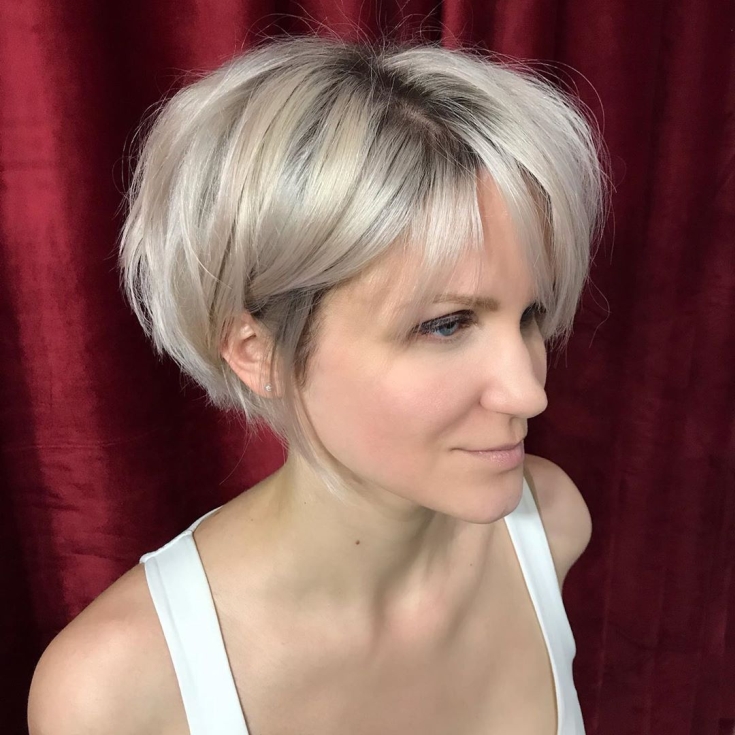 Cabelo claro para olhos azuis