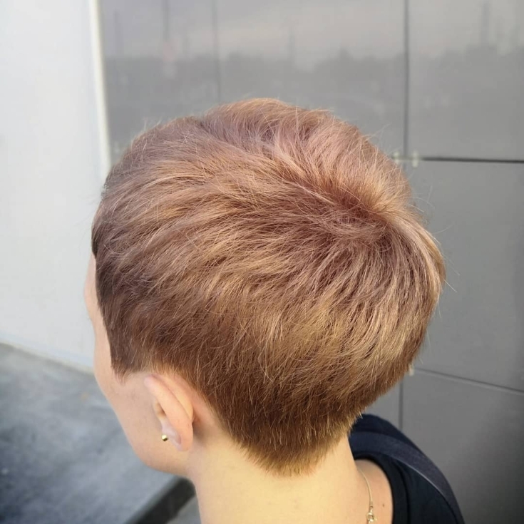 Cabelo caramelo para pele clara