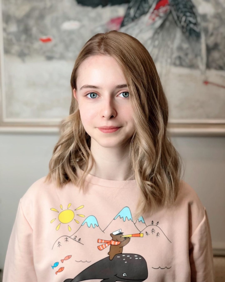 Cabelo claro para olhos azuis