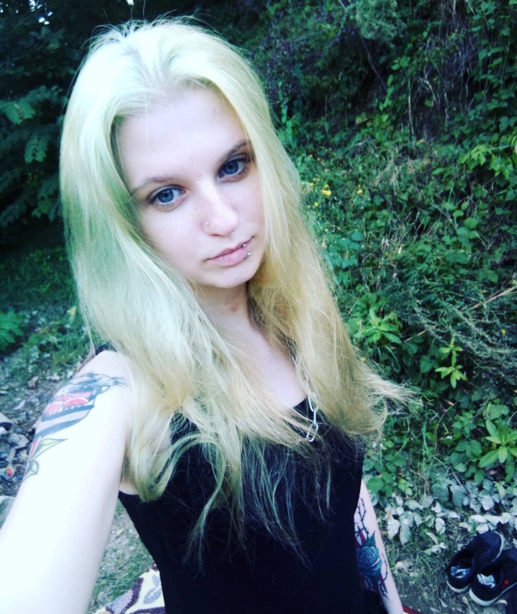 Cabelo claro para olhos azuis