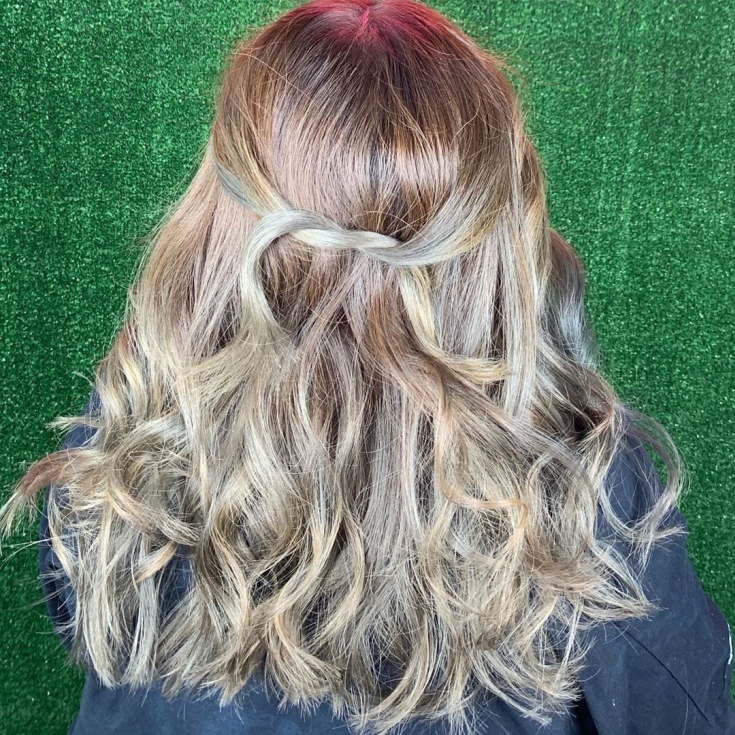 Cabelo castanho-branco