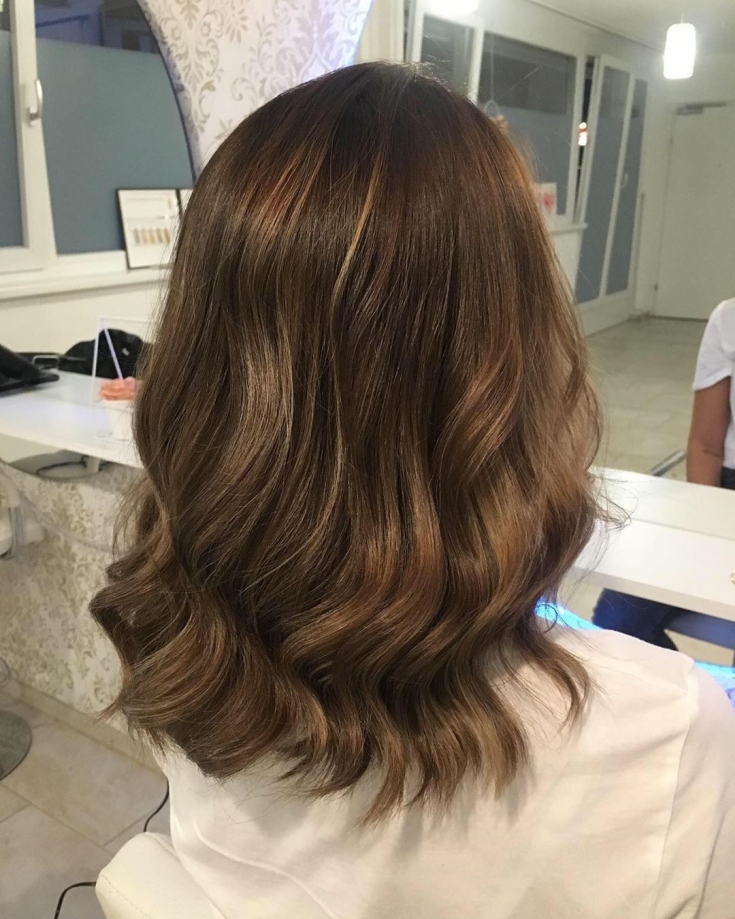 Foto colorida de cabelo castanho claro