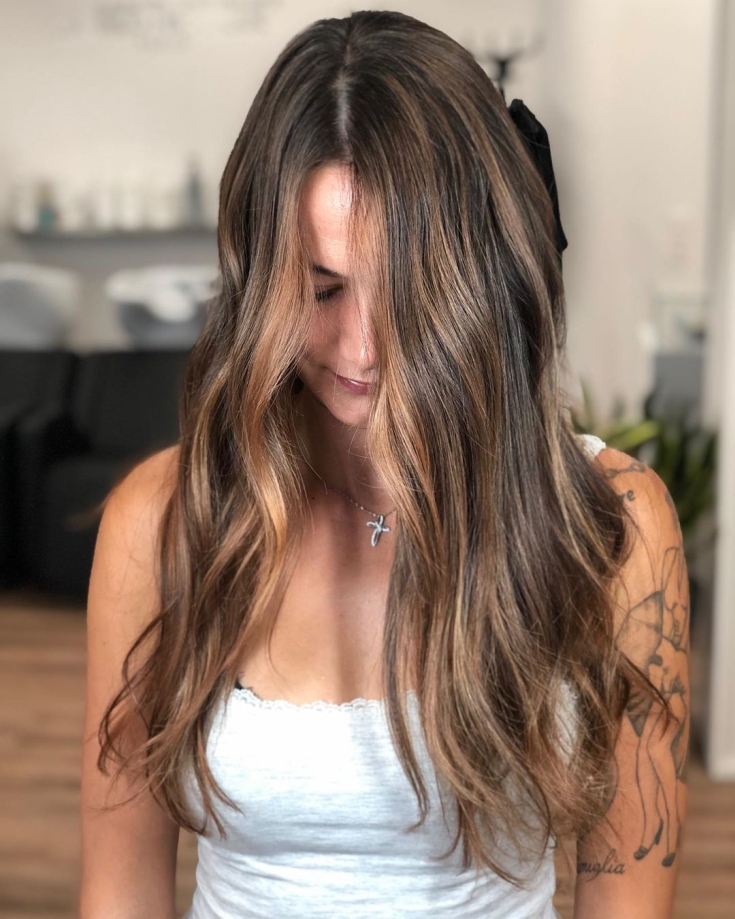 Foto colorida de cabelo castanho claro