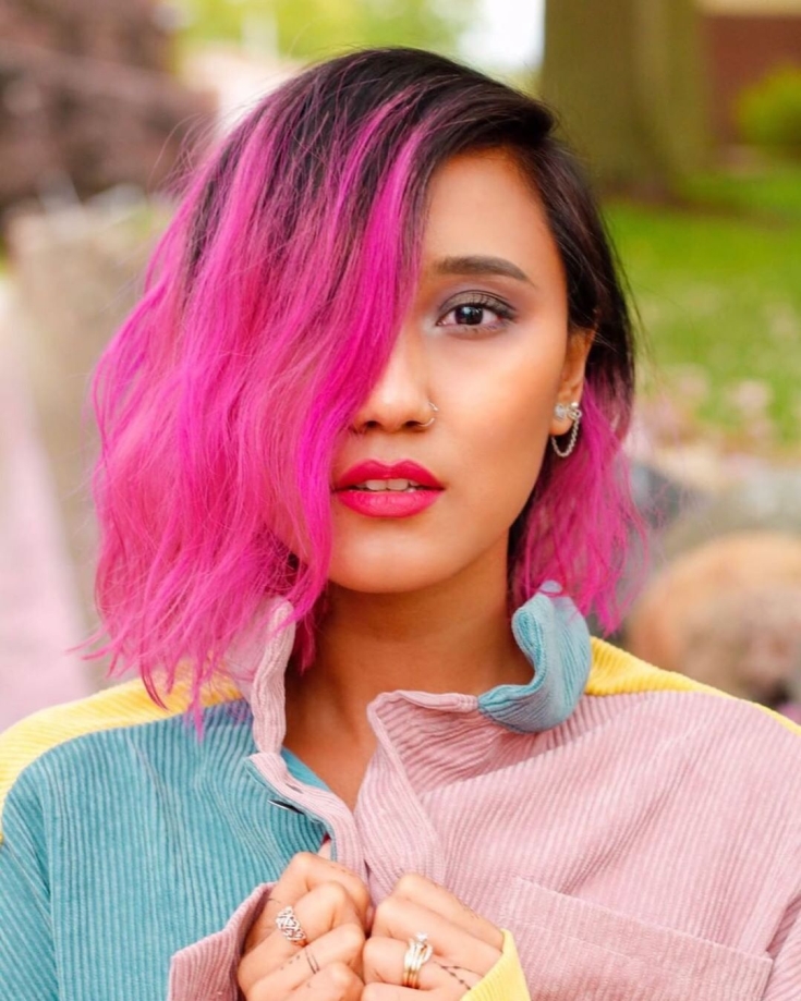 Cabelo castanho-rosado