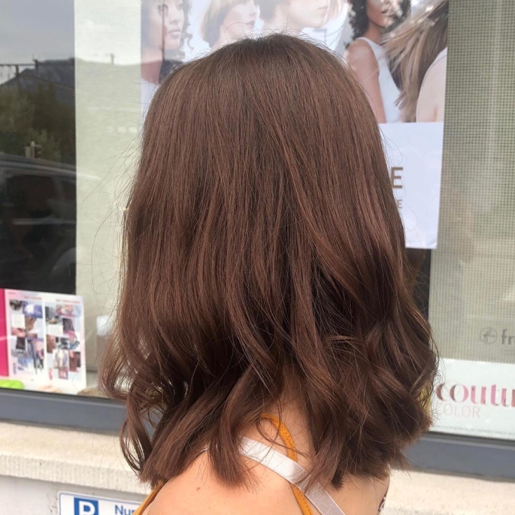 Cabelo castanho avermelhado