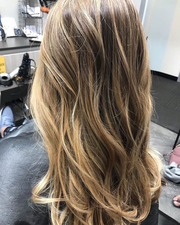 Cabelo castanho claro