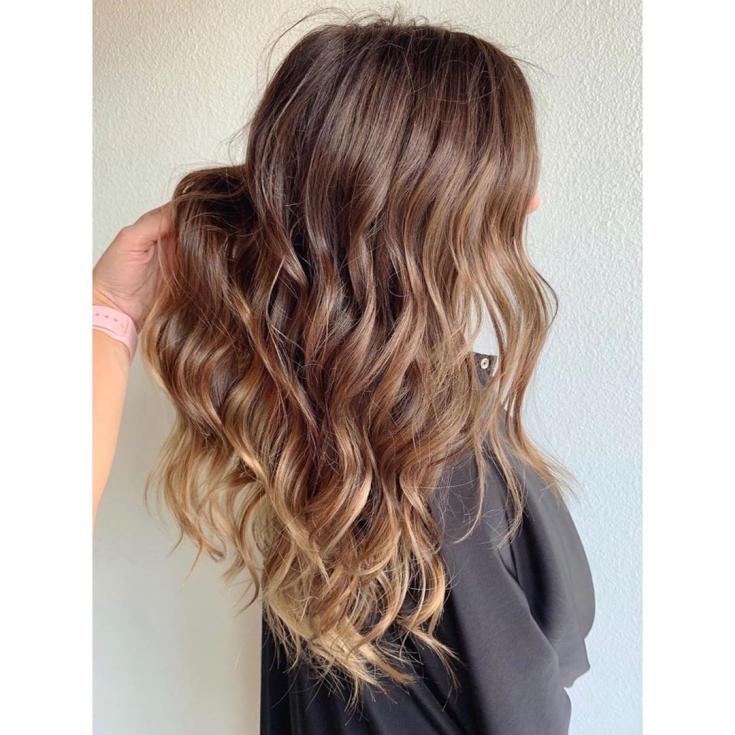 Foto colorida de cabelo castanho claro