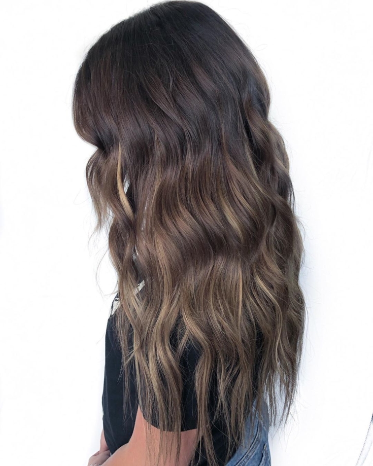 Foto colorida de cabelo castanho claro