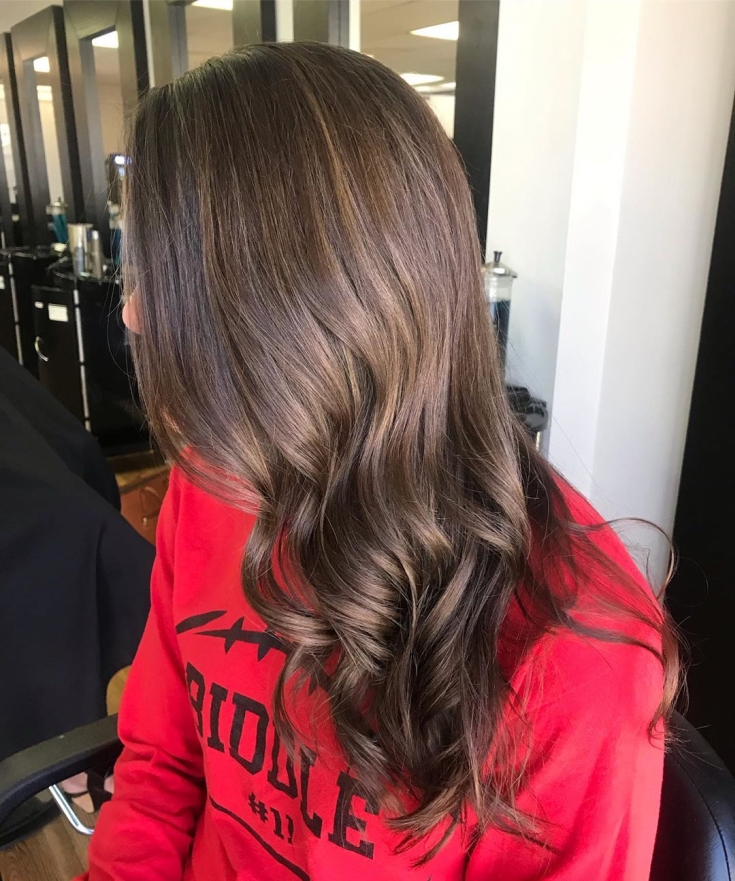 Foto colorida de cabelo castanho claro