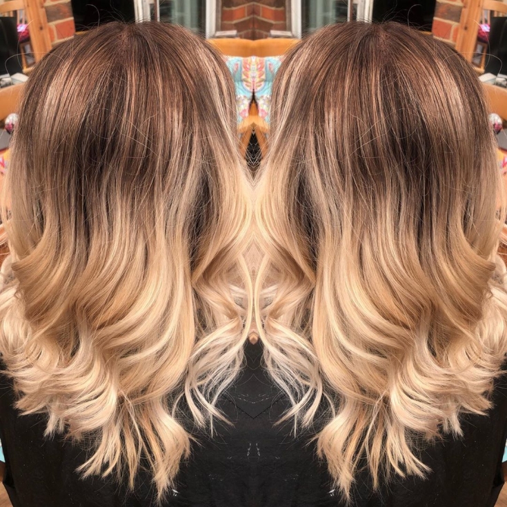 Cabelo castanho-branco