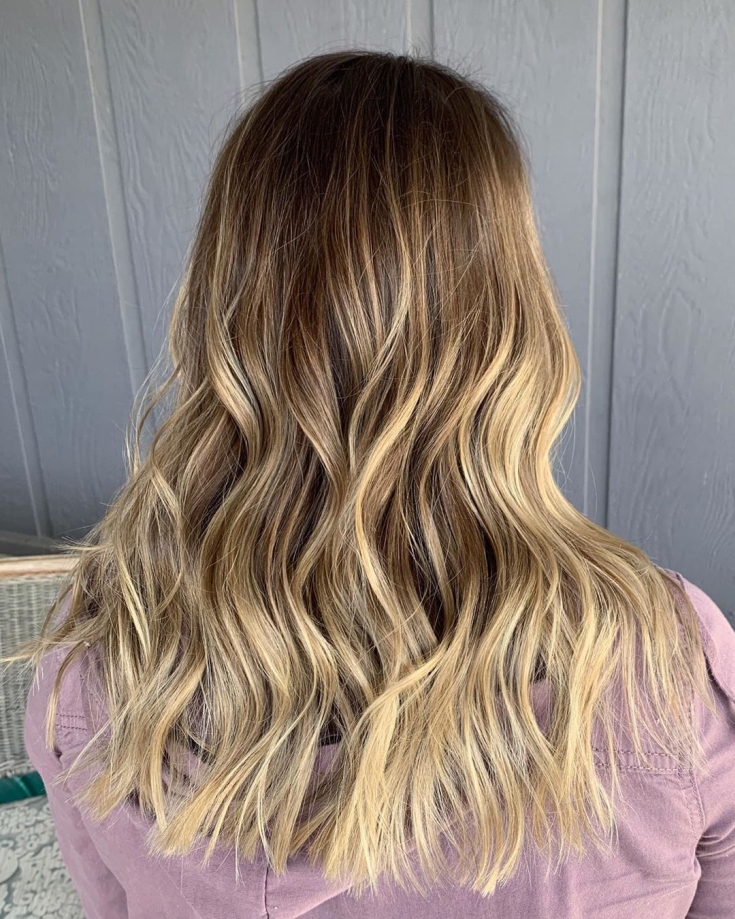 Cabelo castanho-branco