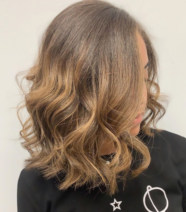 Foto colorida de cabelo castanho claro