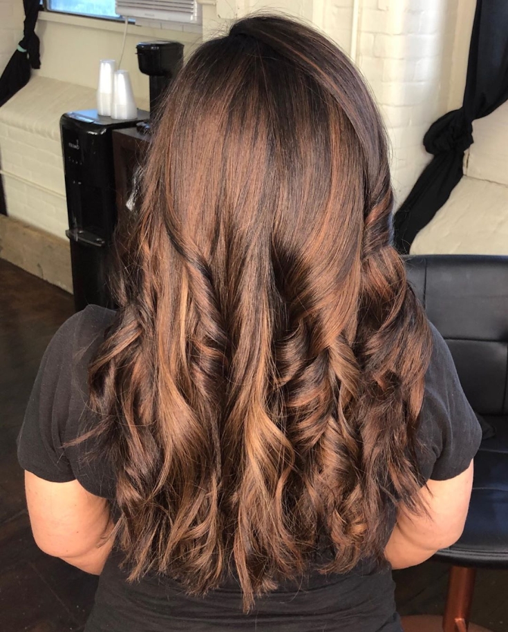 Cabelo castanho dourado