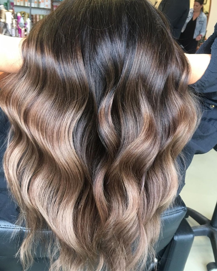 Cabelo castanho-branco