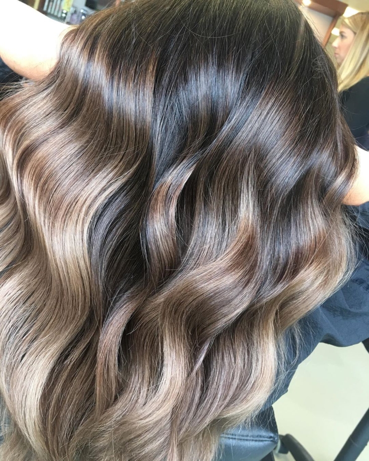 Cabelo castanho-branco