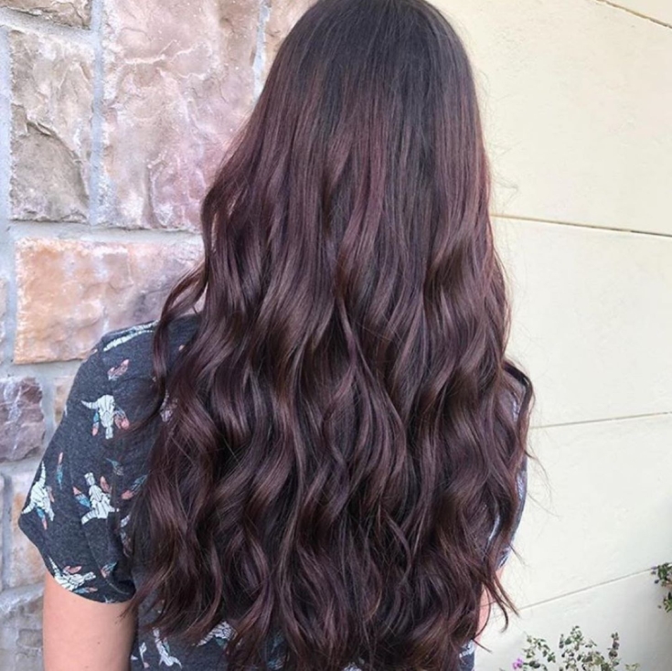 Cabelo castanho avermelhado