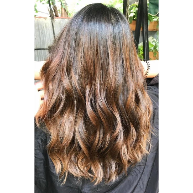 Cabelo castanho dourado