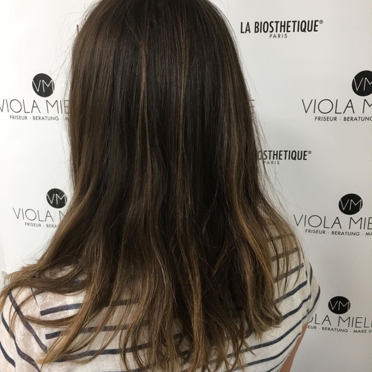 Foto colorida de cabelo castanho claro