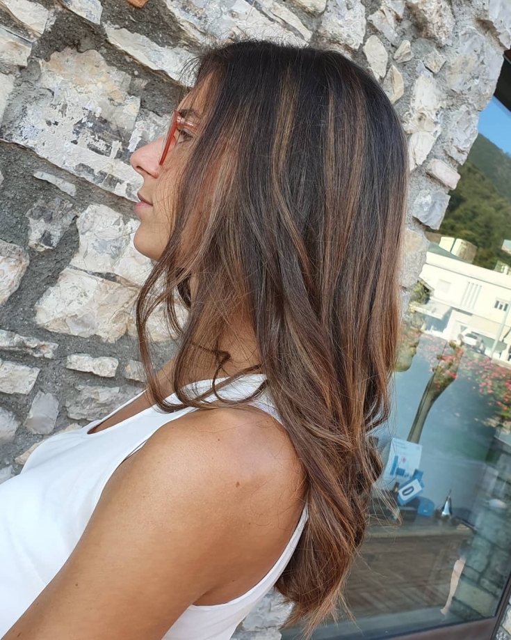 Foto colorida de cabelo castanho claro