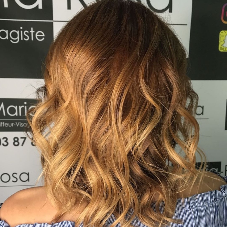 Cabelo castanho dourado