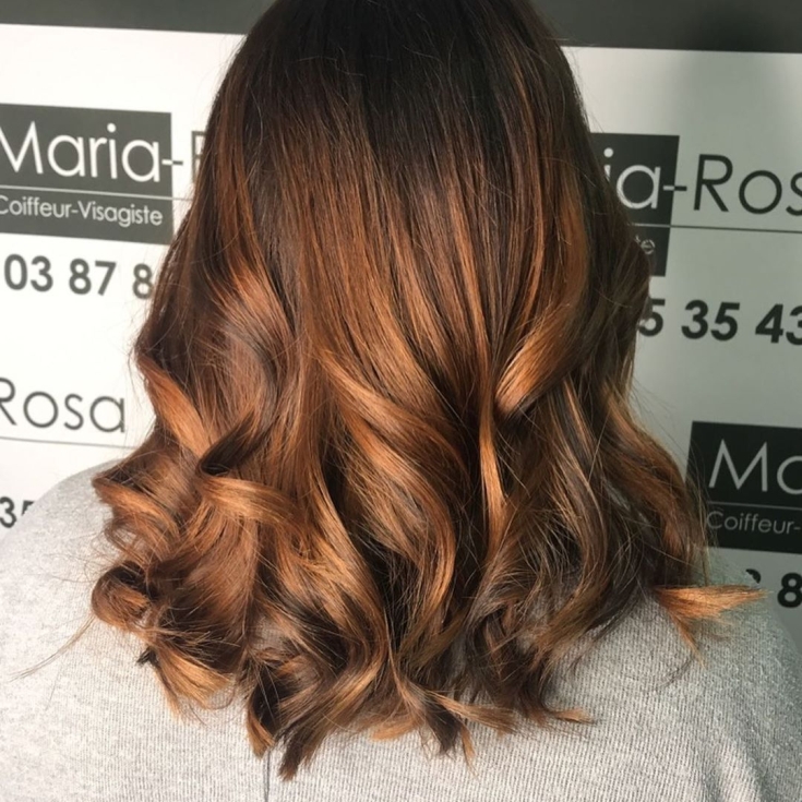 Cabelo castanho dourado